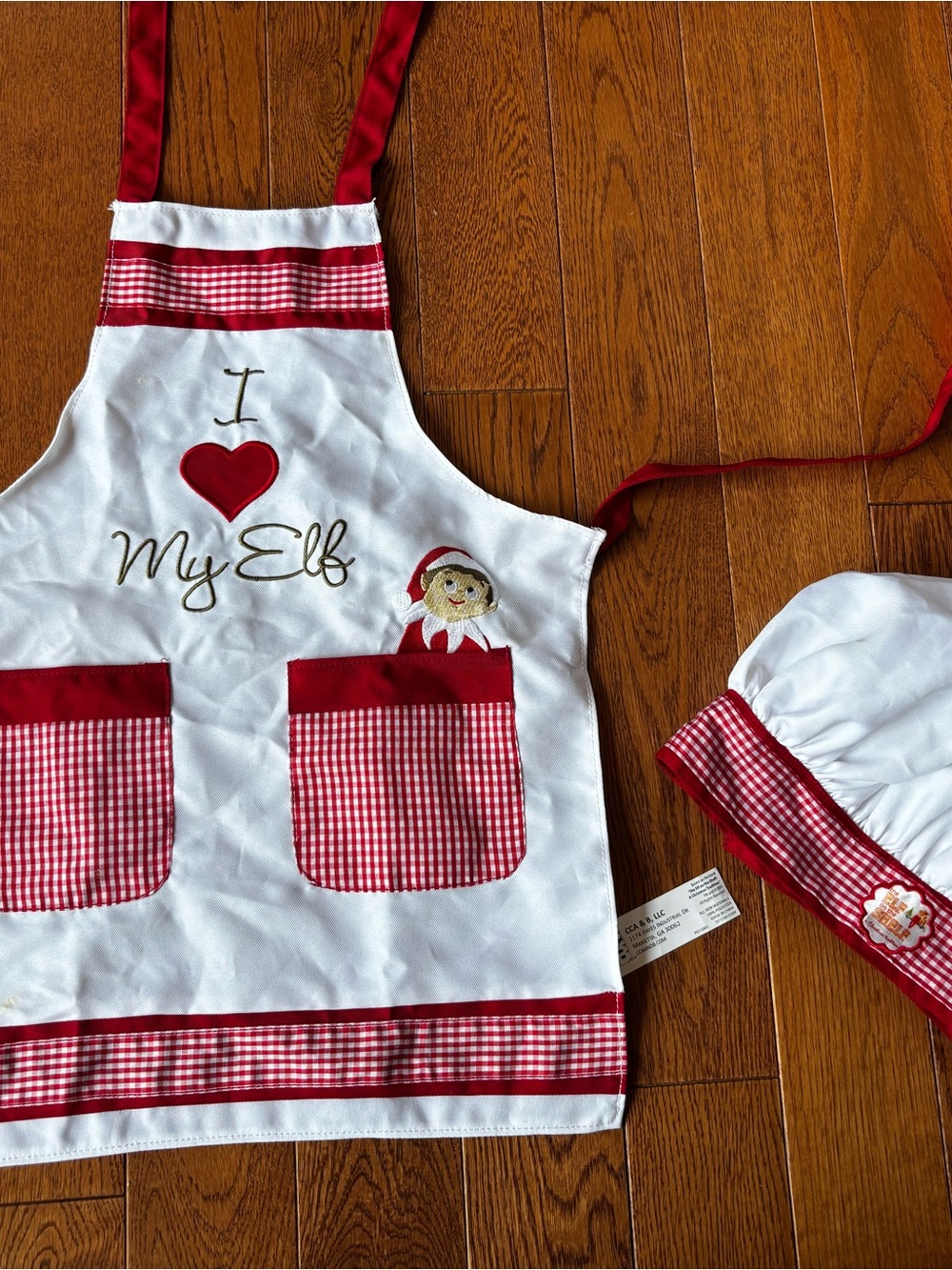 Elf on the Shelf Kids Apron and Adjustablw Chef’s Hat Set.